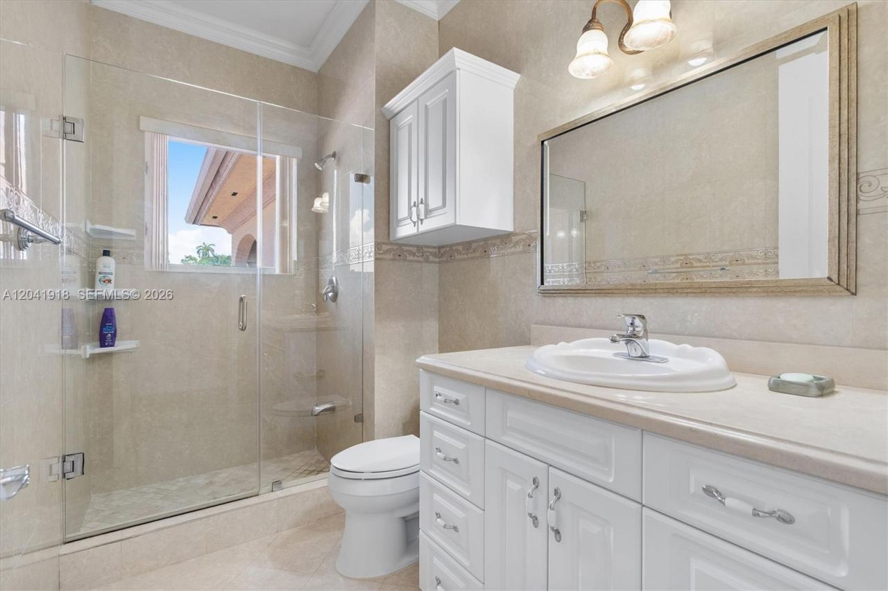 3765 Prairie Ave, Unit 3765, Miami Beach, FL 33140 Photo
