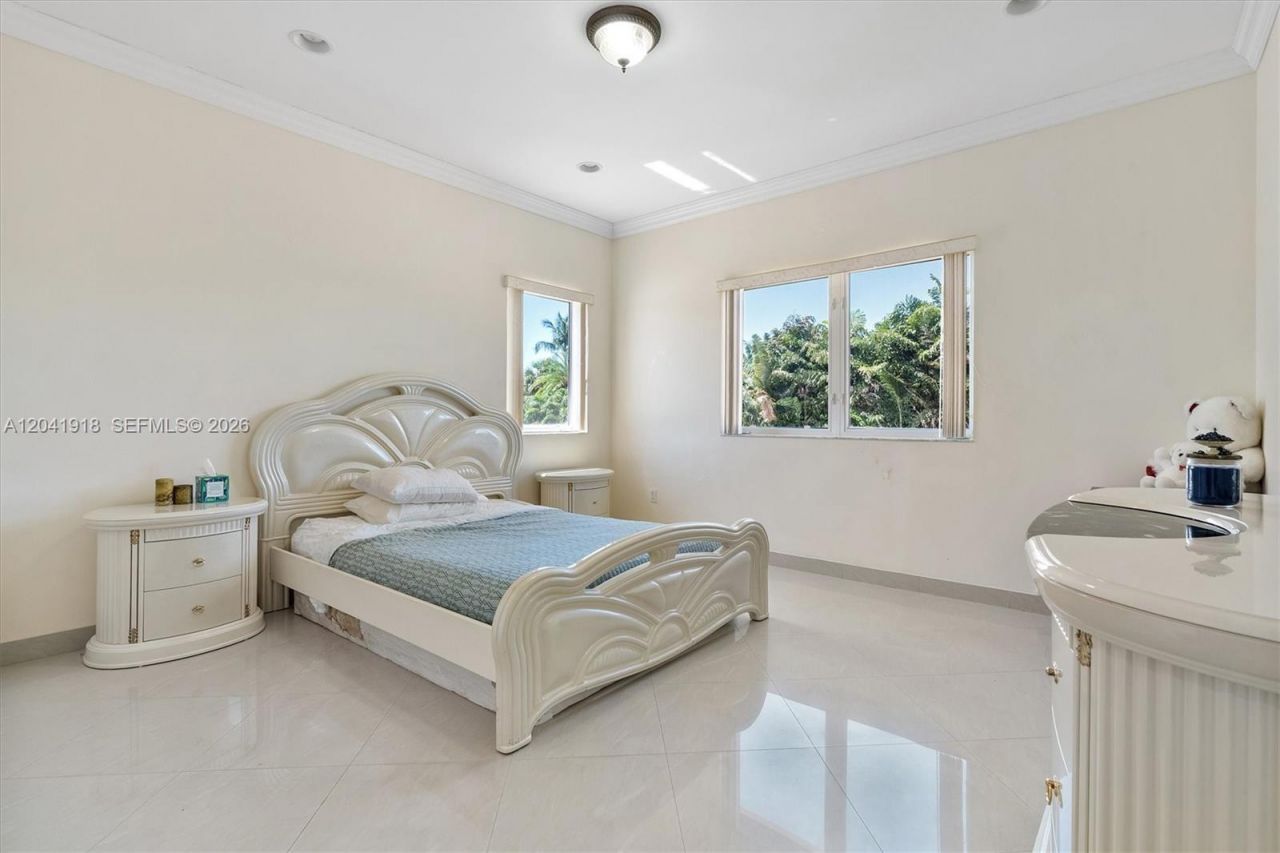 3765 Prairie Ave, Unit 3765, Miami Beach, FL 33140 Photo