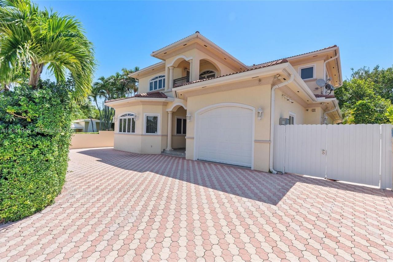 3765 Prairie Ave, Unit 3765, Miami Beach, FL 33140 Photo
