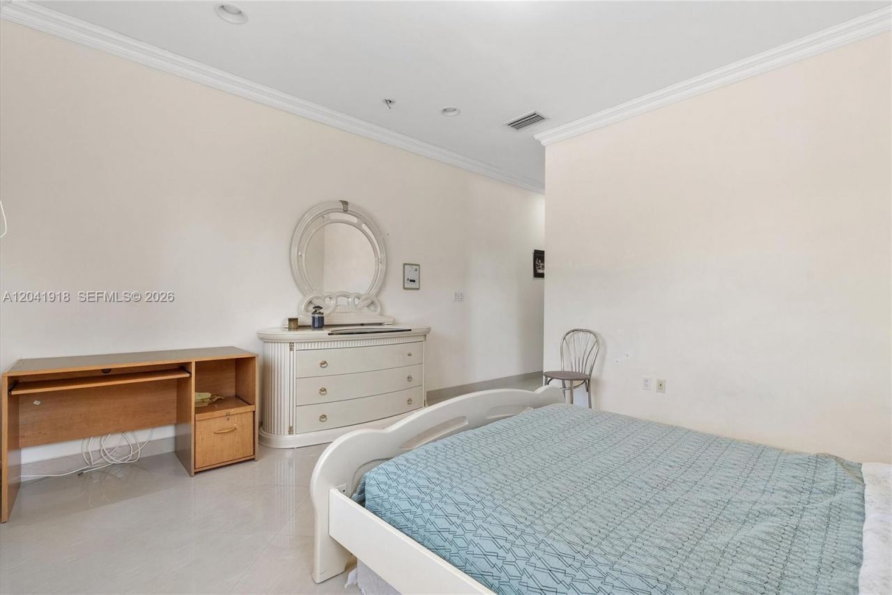 3765 Prairie Ave, Unit 3765, Miami Beach, FL 33140 Photo