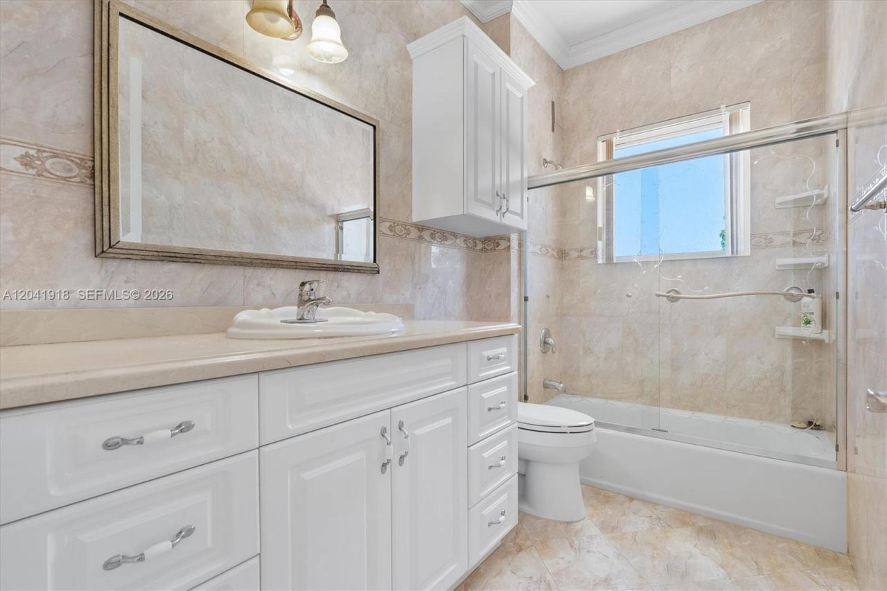 3765 Prairie Ave, Unit 3765, Miami Beach, FL 33140 Photo