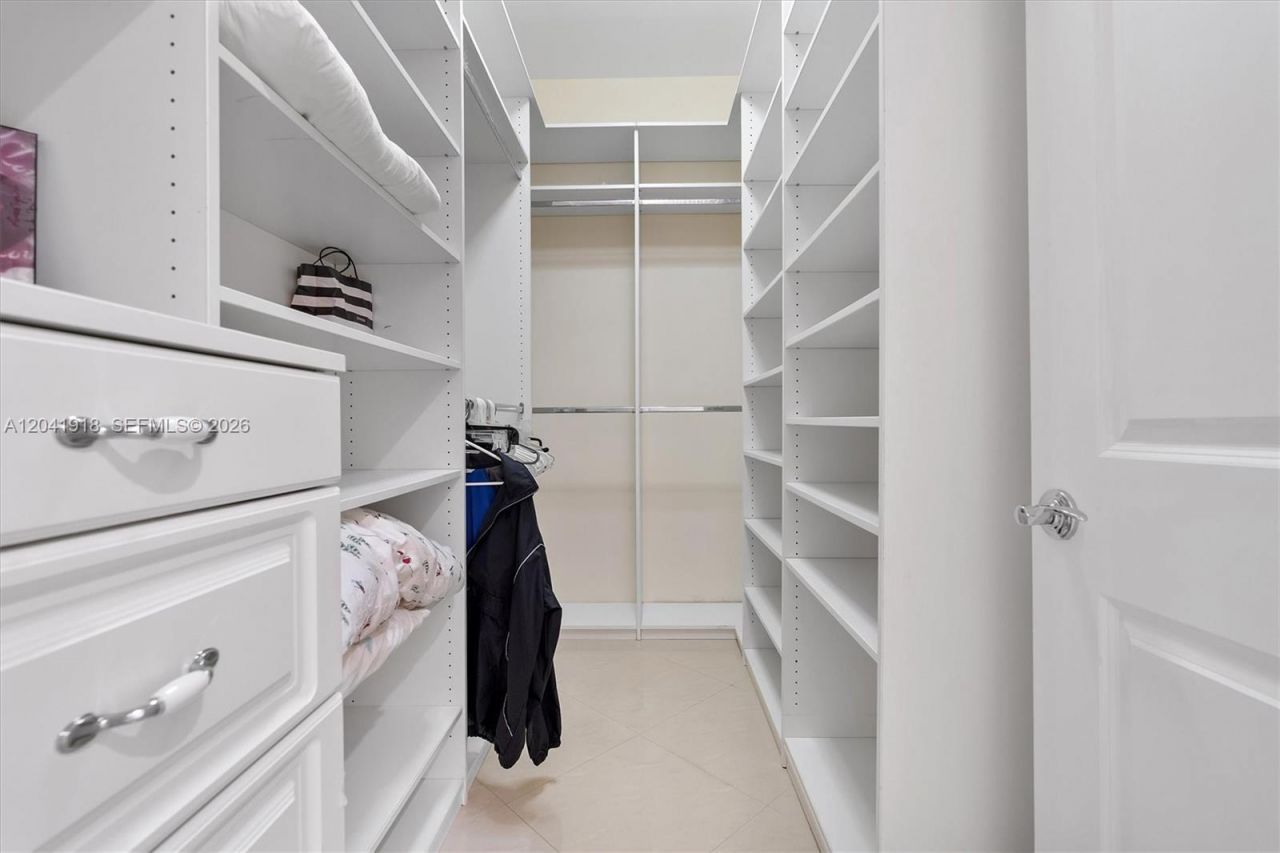 3765 Prairie Ave, Unit 3765, Miami Beach, FL 33140 Photo