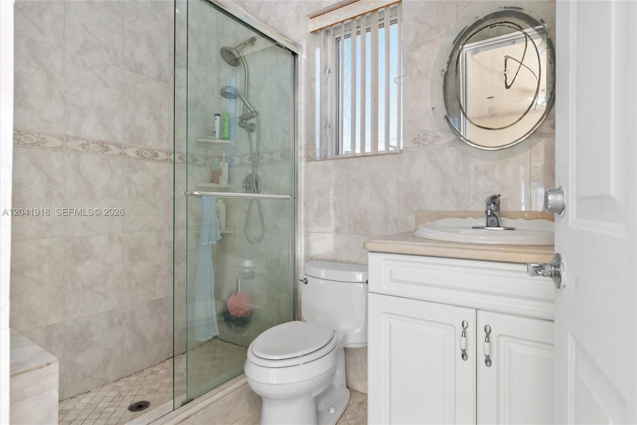 3765 Prairie Ave, Unit 3765, Miami Beach, FL 33140 Photo
