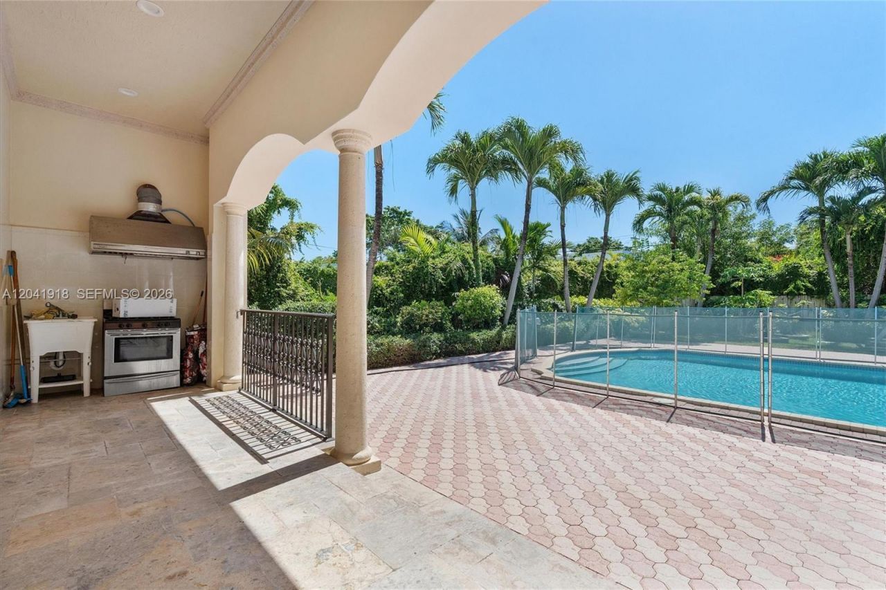 3765 Prairie Ave, Unit 3765, Miami Beach, FL 33140 Photo