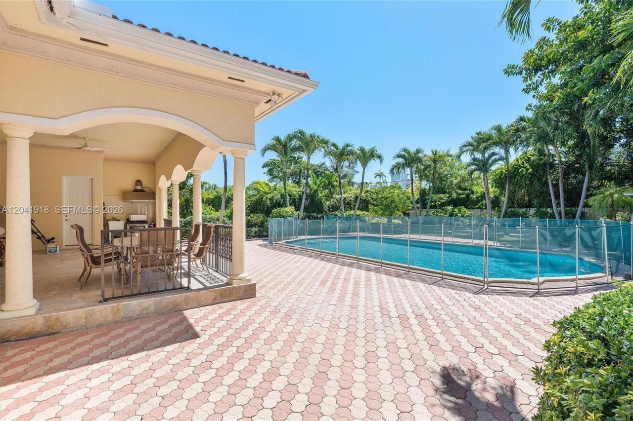 3765 Prairie Ave, Unit 3765, Miami Beach, FL 33140 Photo