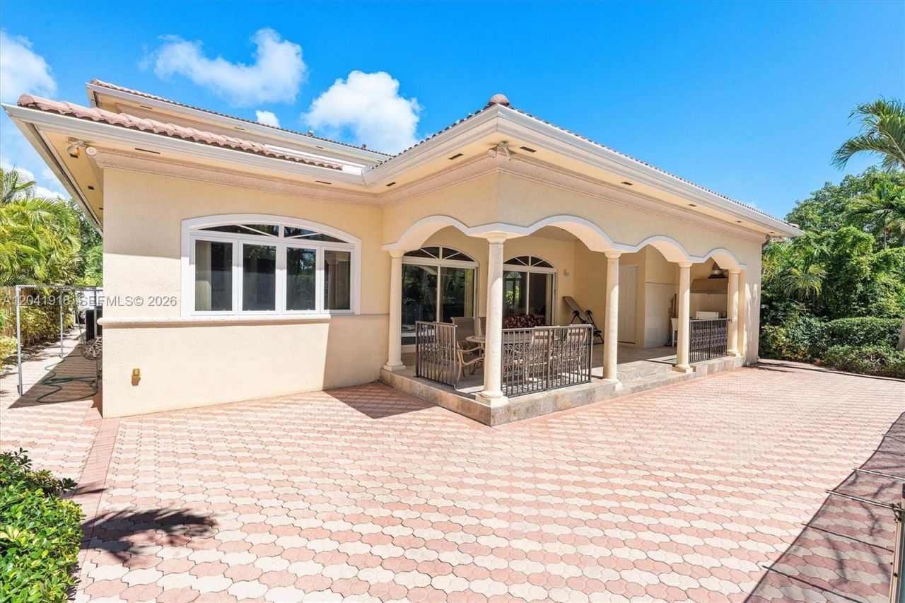 3765 Prairie Ave, Unit 3765, Miami Beach, FL 33140 Photo