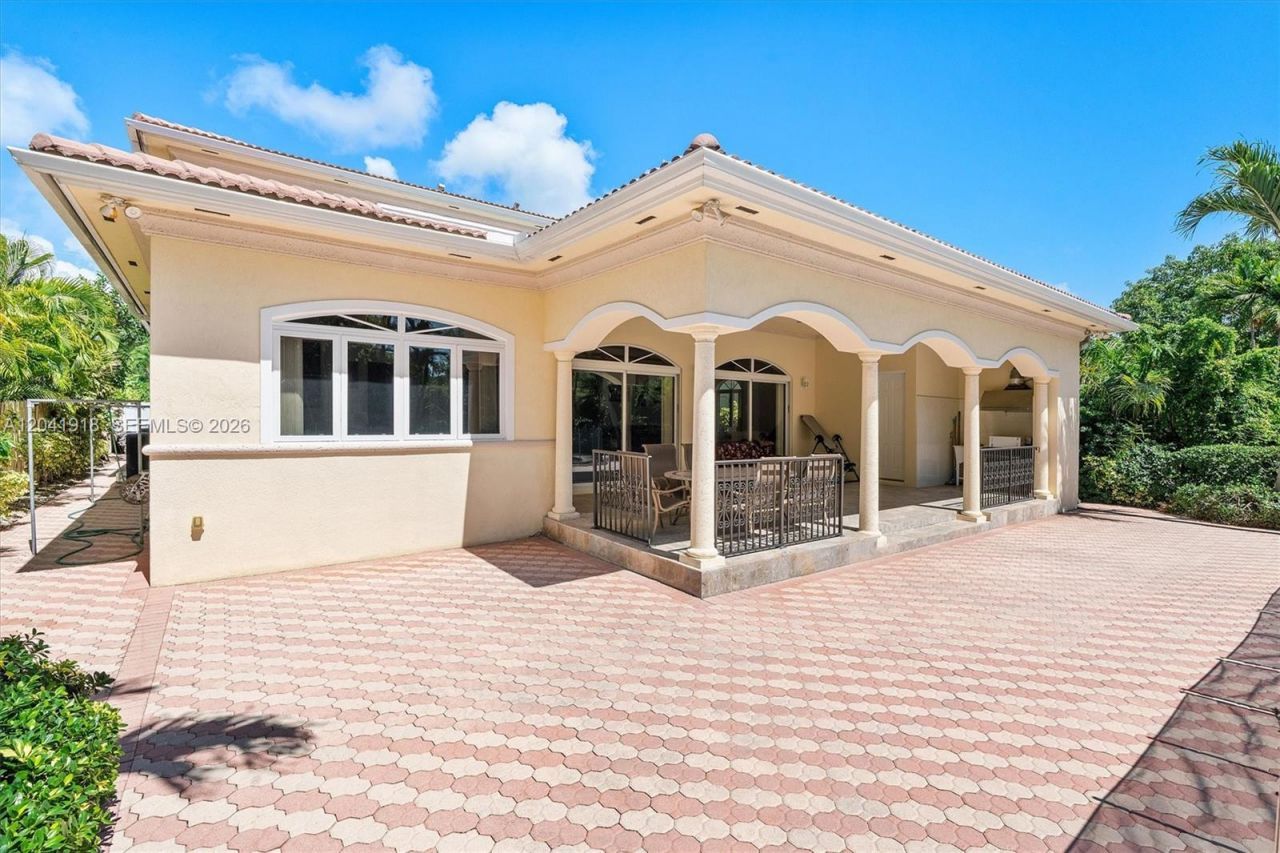 3765 Prairie Ave, Unit 3765, Miami Beach, FL 33140 Photo