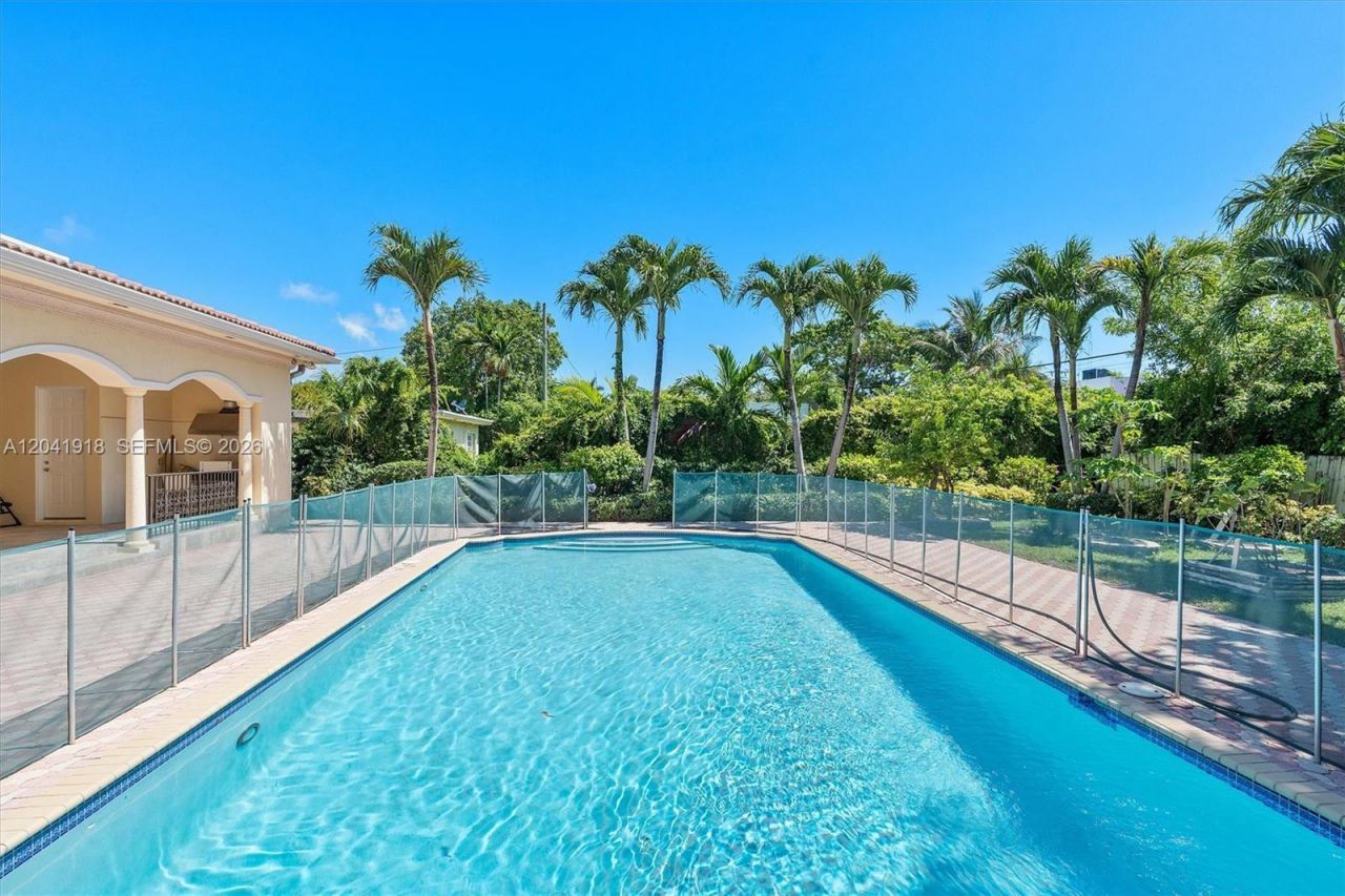 3765 Prairie Ave, Unit 3765, Miami Beach, FL 33140 Photo