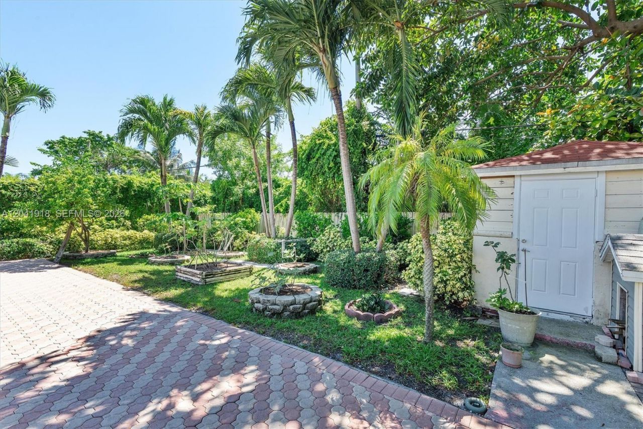 3765 Prairie Ave, Unit 3765, Miami Beach, FL 33140 Photo