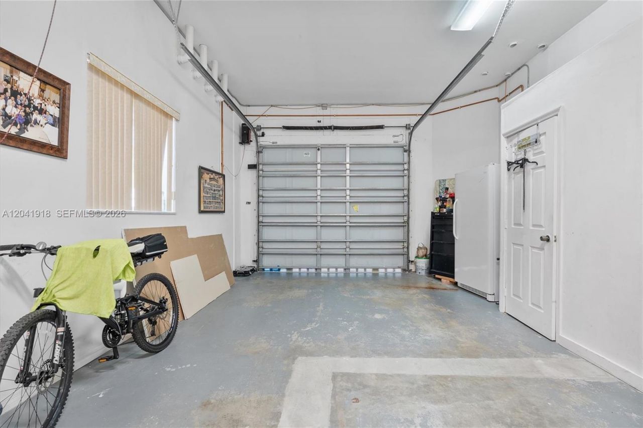 3765 Prairie Ave, Unit 3765, Miami Beach, FL 33140 Photo