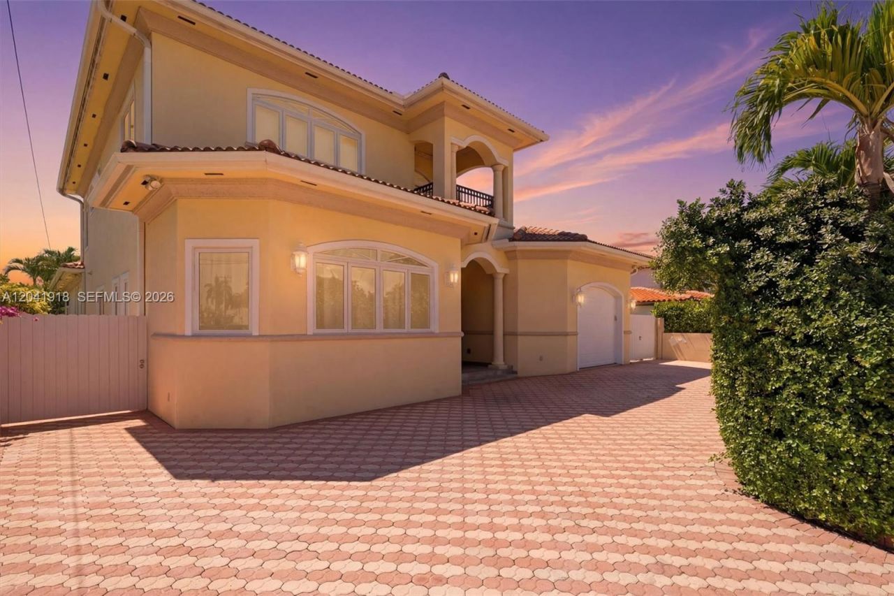 3765 Prairie Ave, Unit 3765, Miami Beach, FL 33140 Photo