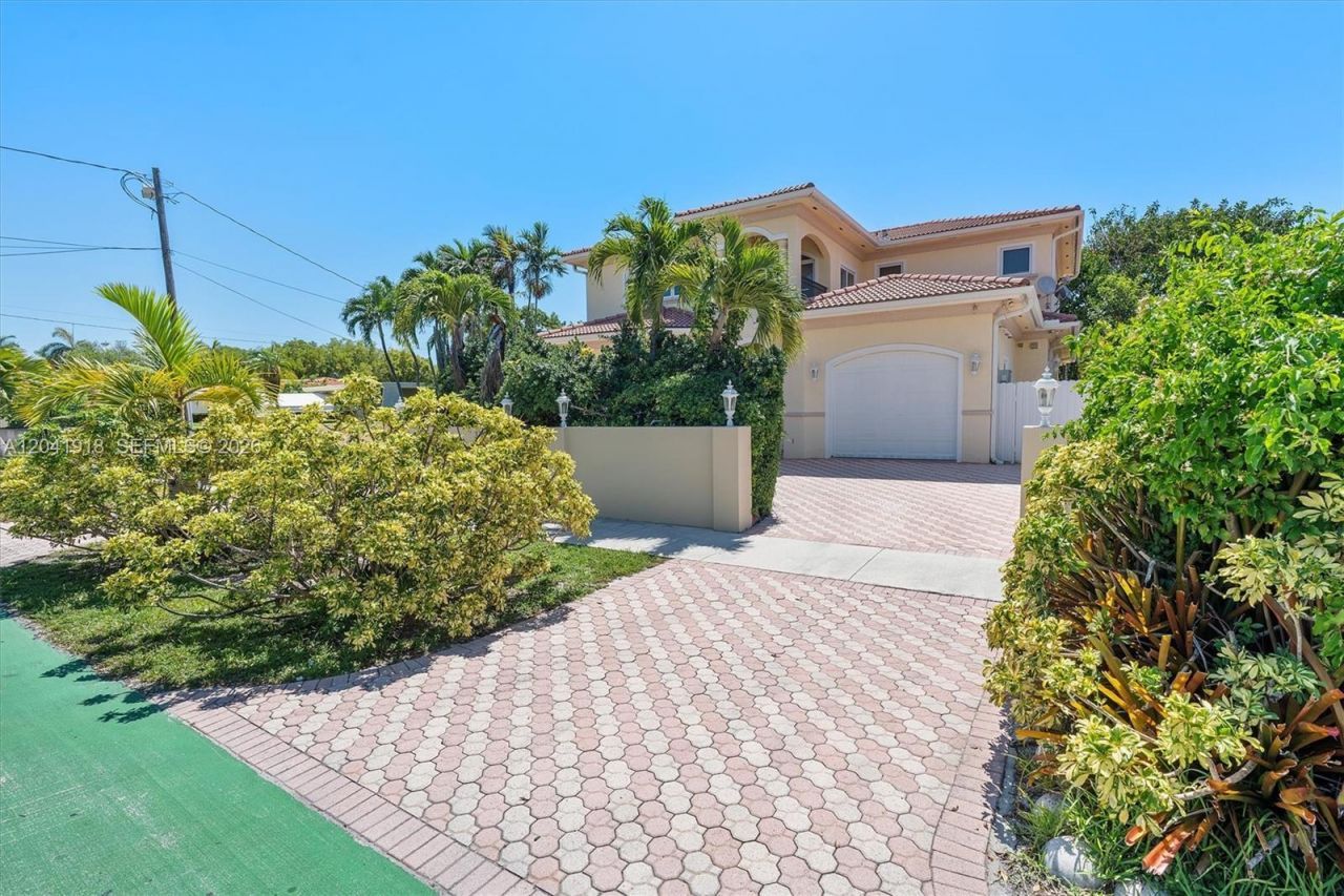 3765 Prairie Ave, Unit 3765, Miami Beach, FL 33140 Photo