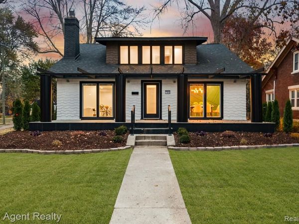 784 Barrington Road, Grosse Pointe, MI 48230