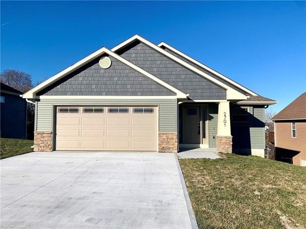 2701 Meadow Ridge, St Joseph, MO 64504