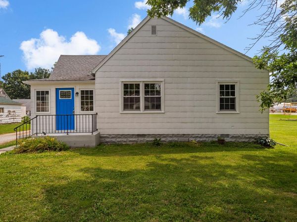 303 S Shirley Street , Newman, IL 61942