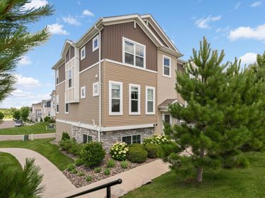 887 Roselyn Drive, Victoria, MN 55386