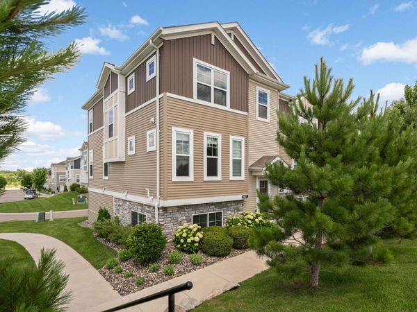 887 Roselyn Drive, Victoria, MN 55386