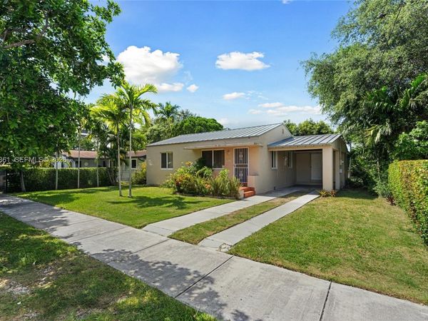 2750 NW 4th St, Miami, FL 33125