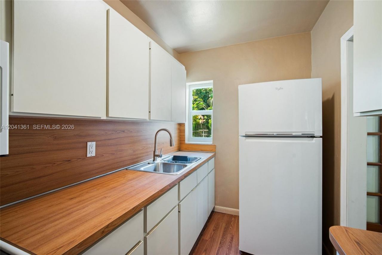 2750 NW 4th St, Miami, FL 33125 Photo