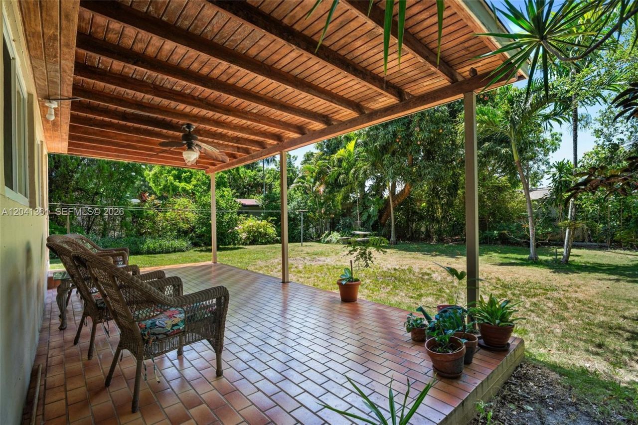 2750 NW 4th St, Miami, FL 33125 Photo