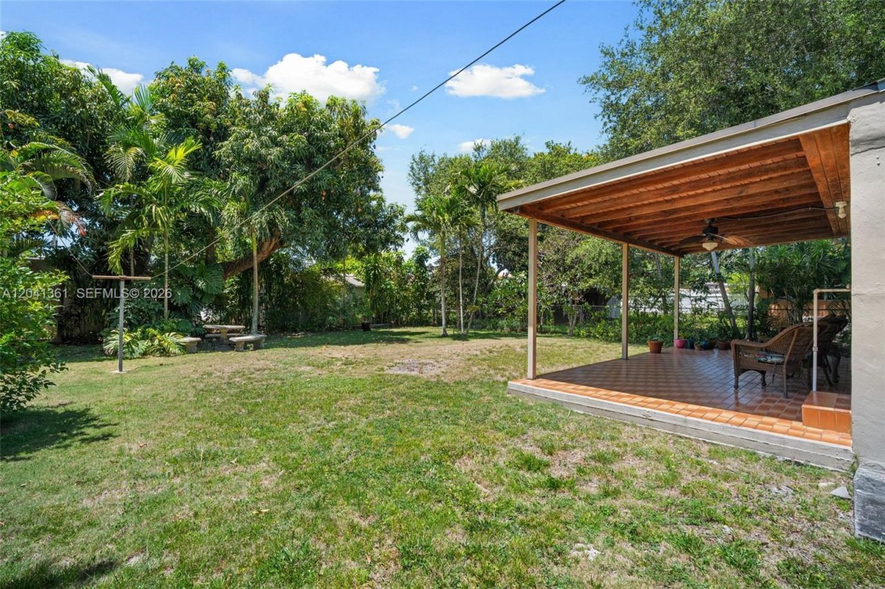 2750 NW 4th St, Miami, FL 33125 Photo