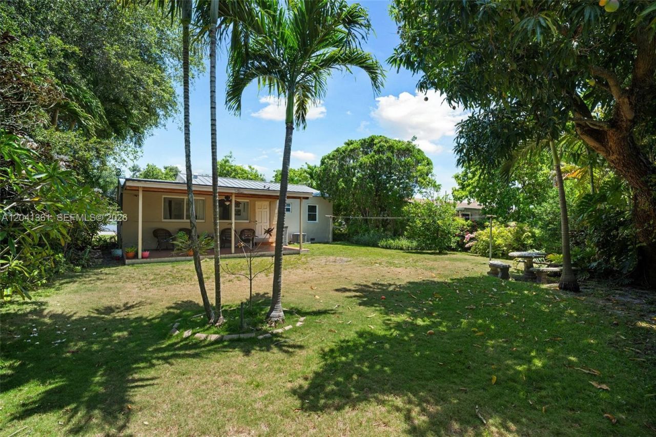 2750 NW 4th St, Miami, FL 33125 Photo