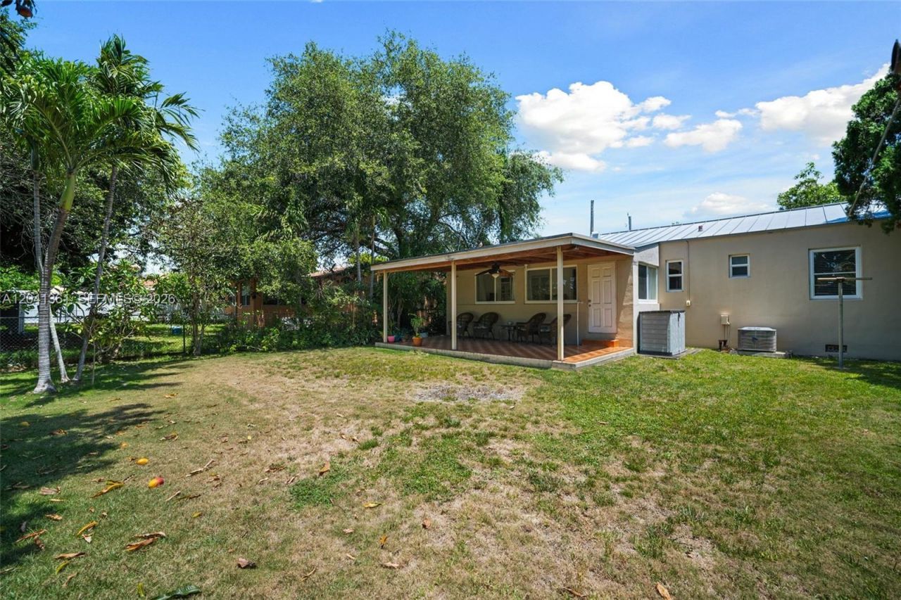 2750 NW 4th St, Miami, FL 33125 Photo