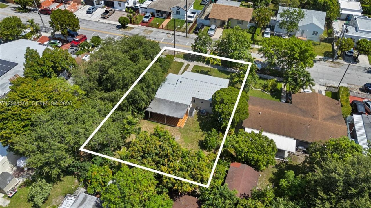 2750 NW 4th St, Miami, FL 33125 Photo