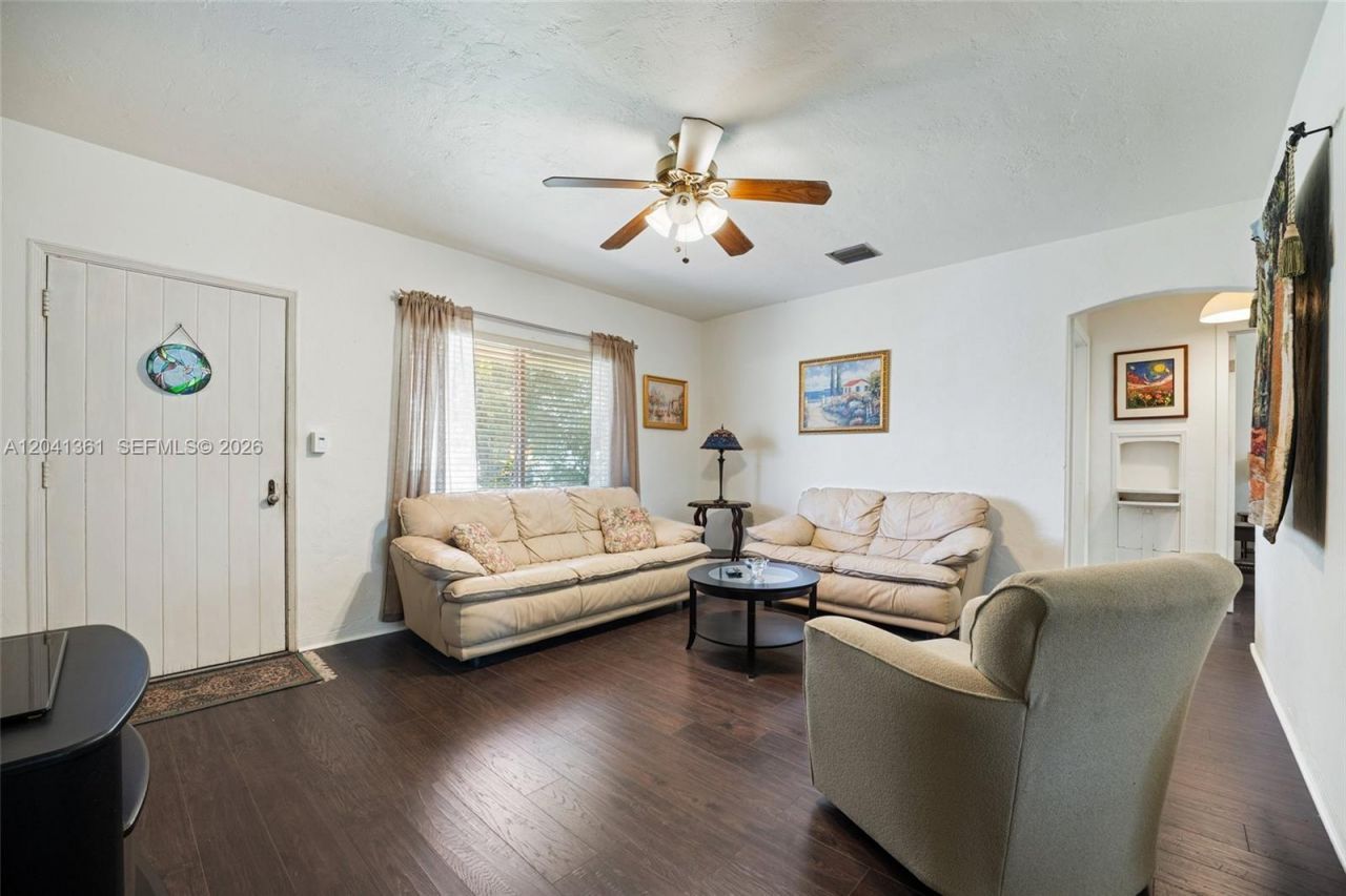 2750 NW 4th St, Miami, FL 33125 Photo