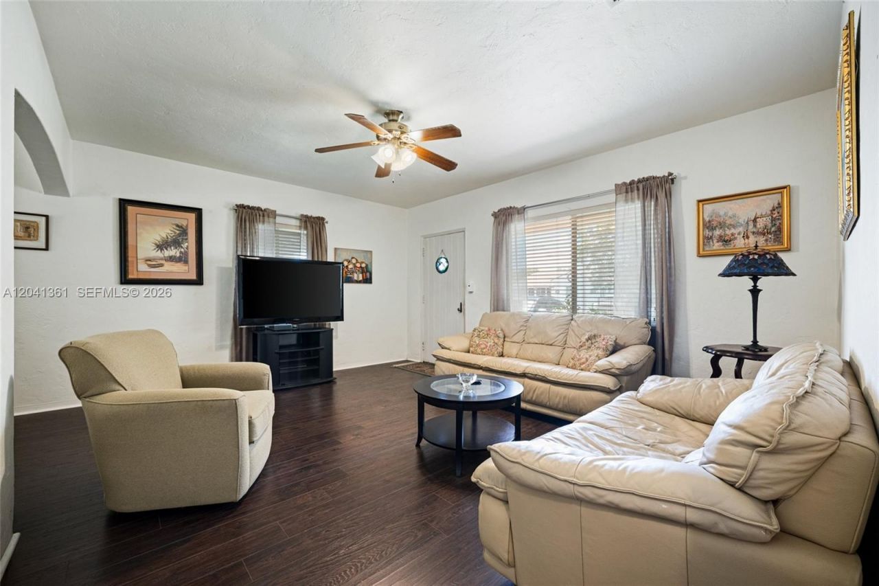 2750 NW 4th St, Miami, FL 33125 Photo