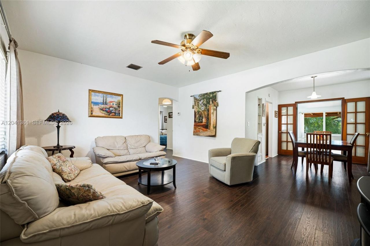 2750 NW 4th St, Miami, FL 33125 Photo