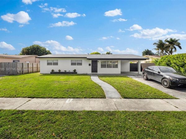 710 SW 70th Ave , Pembroke Pines, FL 33023