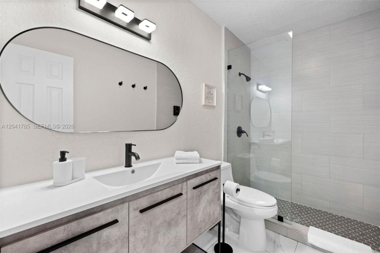 710 SW 70th Ave, Pembroke Pines, FL 33023 Photo