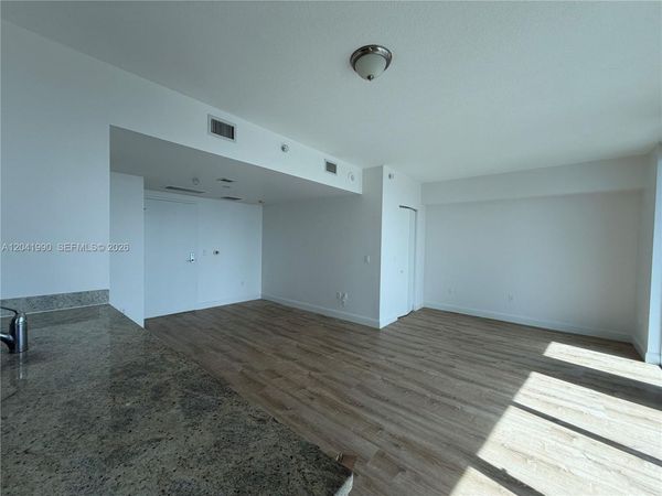 185 SW 7th St , Unit 3200, Miami, FL 33130