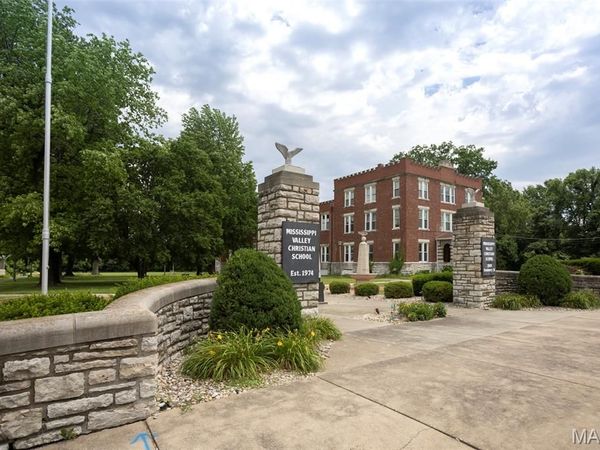 2009 Seminary Street , Alton, IL 62002