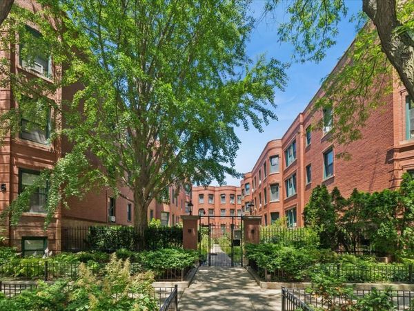 832 W Lakeside Place, Unit 3S, Chicago, IL 60640