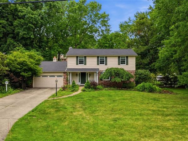 153 Seegar Rd, Upper St Clair, PA 15241
