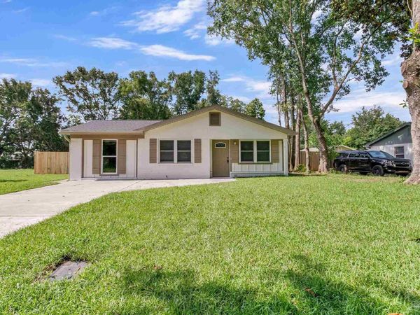 5255 Catalina St, Pace, FL 32571