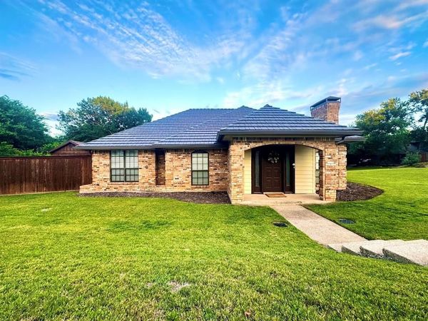 8712 Lake Country Drive , Fort Worth, TX 76179