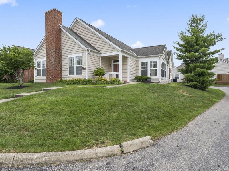 5939 Naughten Pond Drive, Columbus, OH 43213 Photo 2