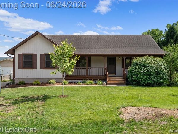 20920 McKishnie Street, Clinton Twp, MI 48035