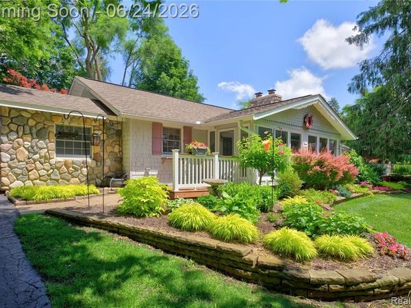 75 W Burdick Street, Oxford Vlg, MI 48371