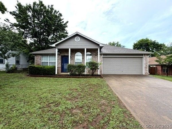 312 W Sycamore Street , Coweta, OK 74429