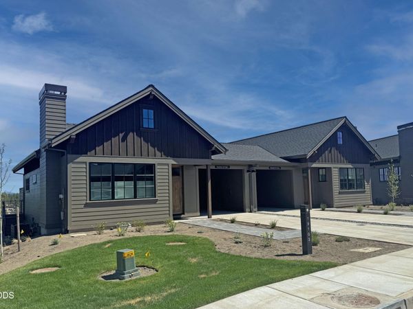 19103 Trailhead Court, Unit 7, Bend, OR 97702