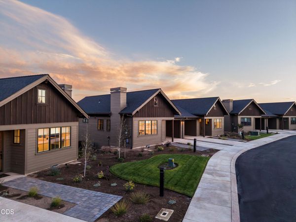 19103 Trailhead Court, Unit 7, Bend, OR 97702