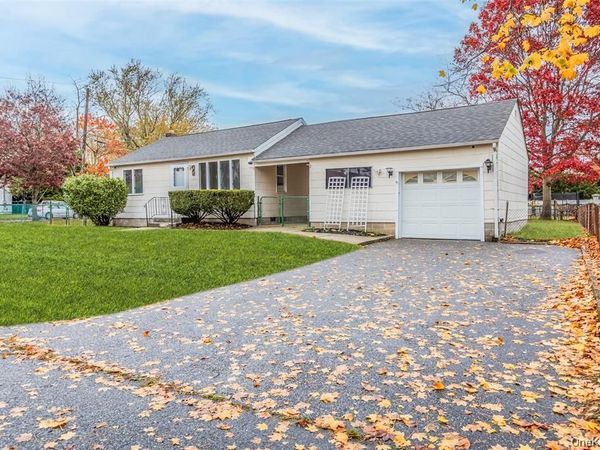 141 Wendy Drive , Holtsville, NY 11742