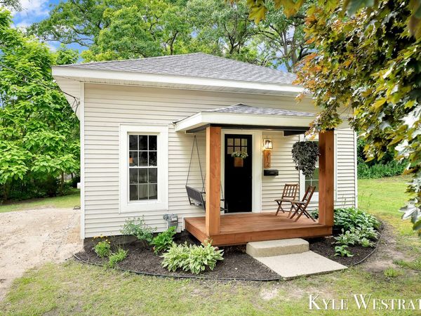 212 N Division Street, Lowell, MI 49331