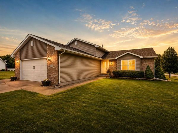 9497 Shelby Lane , Crown Point, IN 46307