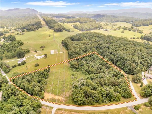 8380 Arabian LN, Catawba, VA 24070