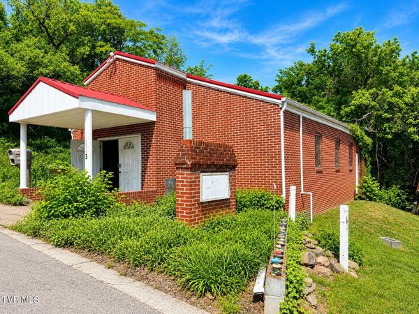 1933/1910 Lowell Drive, Kingsport, TN 37660